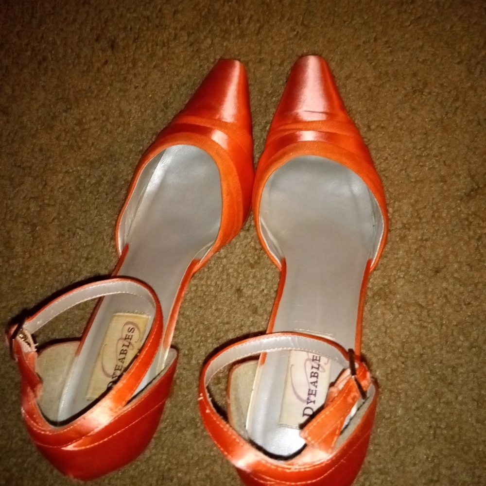 Donated Peach satin 👠